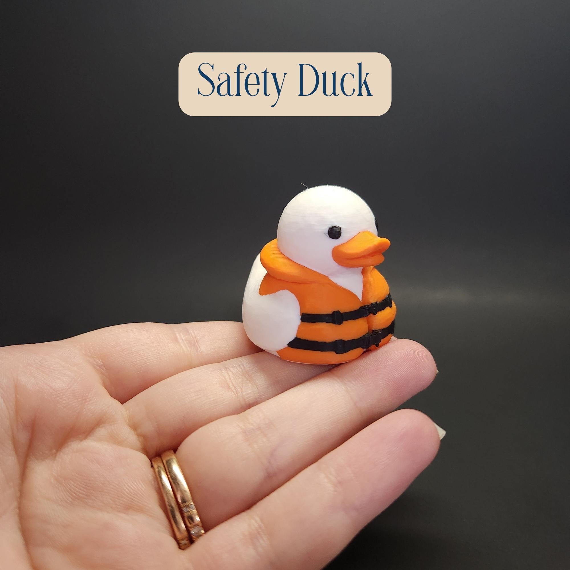 3D Printed Cruise Duck Collectible – Hiding Toy, Sailaway Party Favor, Group Gift